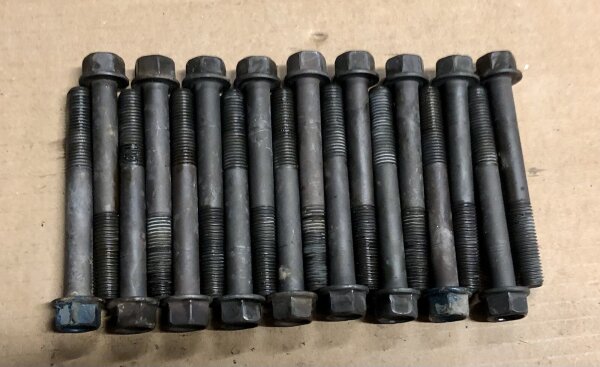 Kubota V1505 V1305 V1405  Zylinderkopfschrauben ganzer Satz